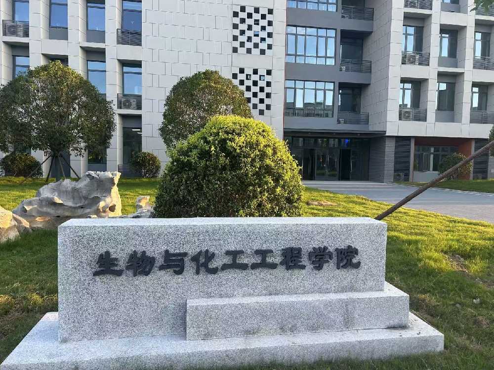 旺苍县扬州职业大学体育场高杆灯项目